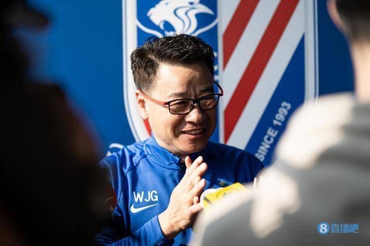 罗马诺和迪马济奥指出，这位尼日利亚前锋已经签下了期限到2026年的新合同，相关文件也准备完毕，球员工资大幅提升。